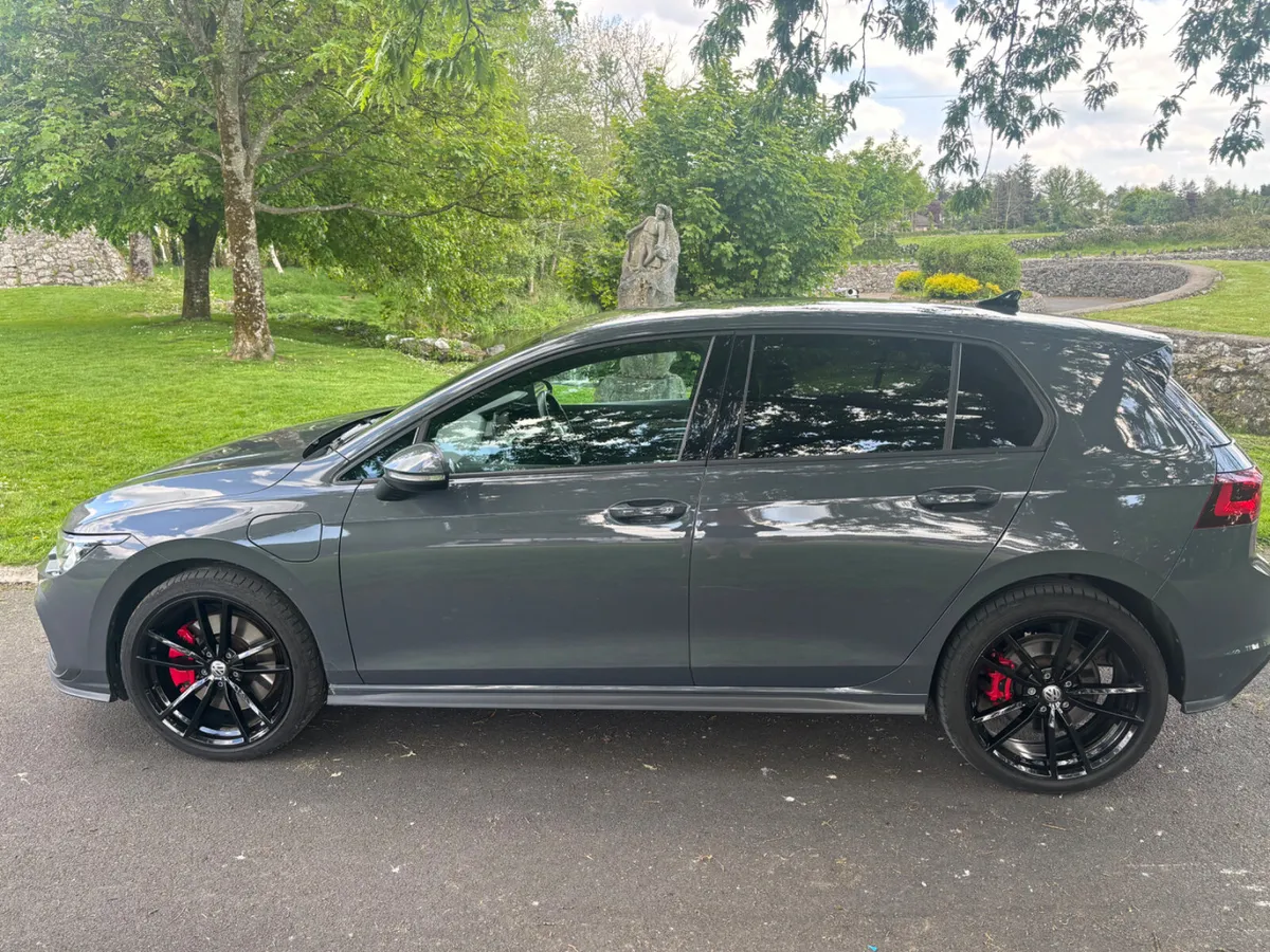 Volkswagen Golf 2021 GTE Black Edition - Image 3