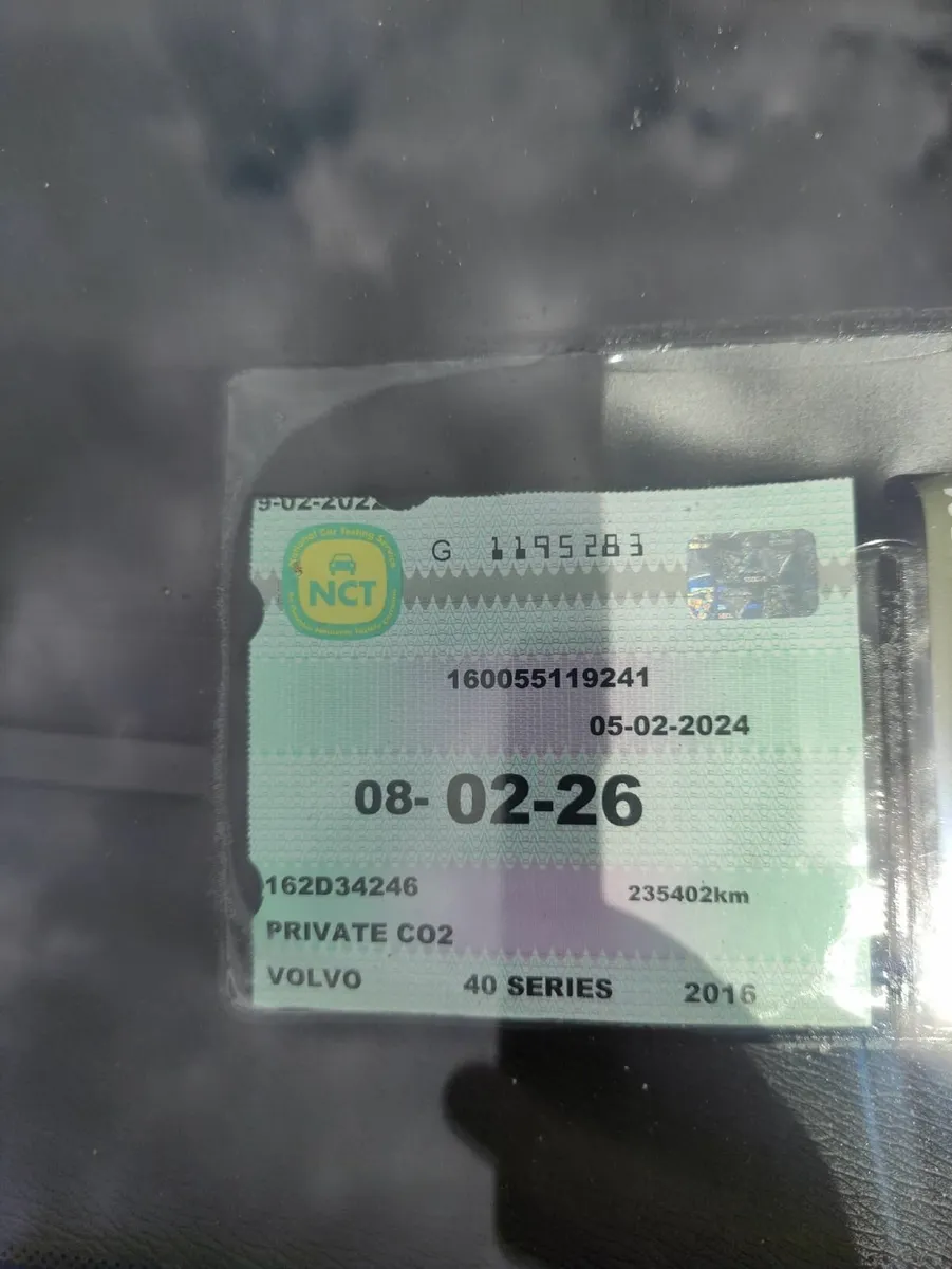 Volvo V40 2016 - Image 2