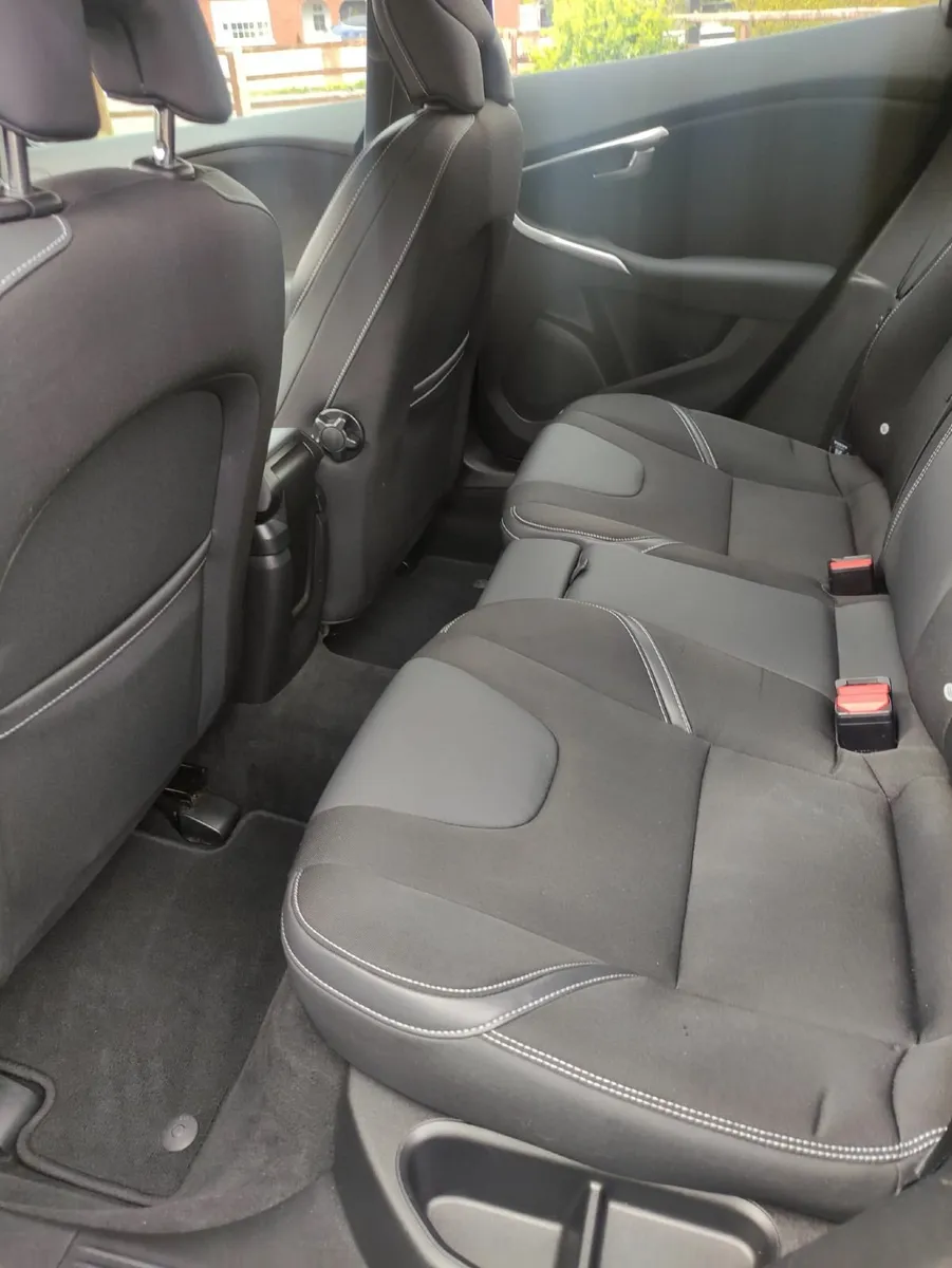 Volvo V40 2016 - Image 4