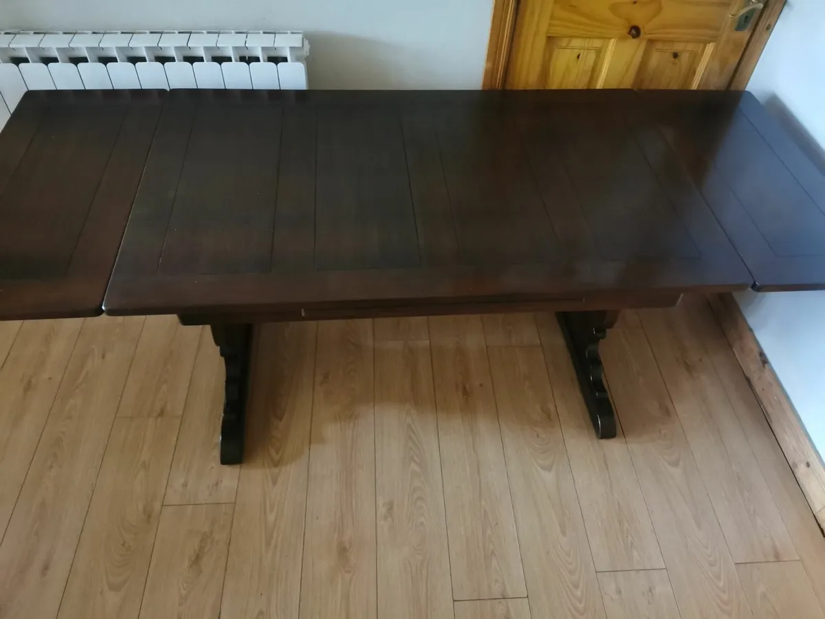 Oak Solid Quality Extendable dining table 6-8perso - Image 1