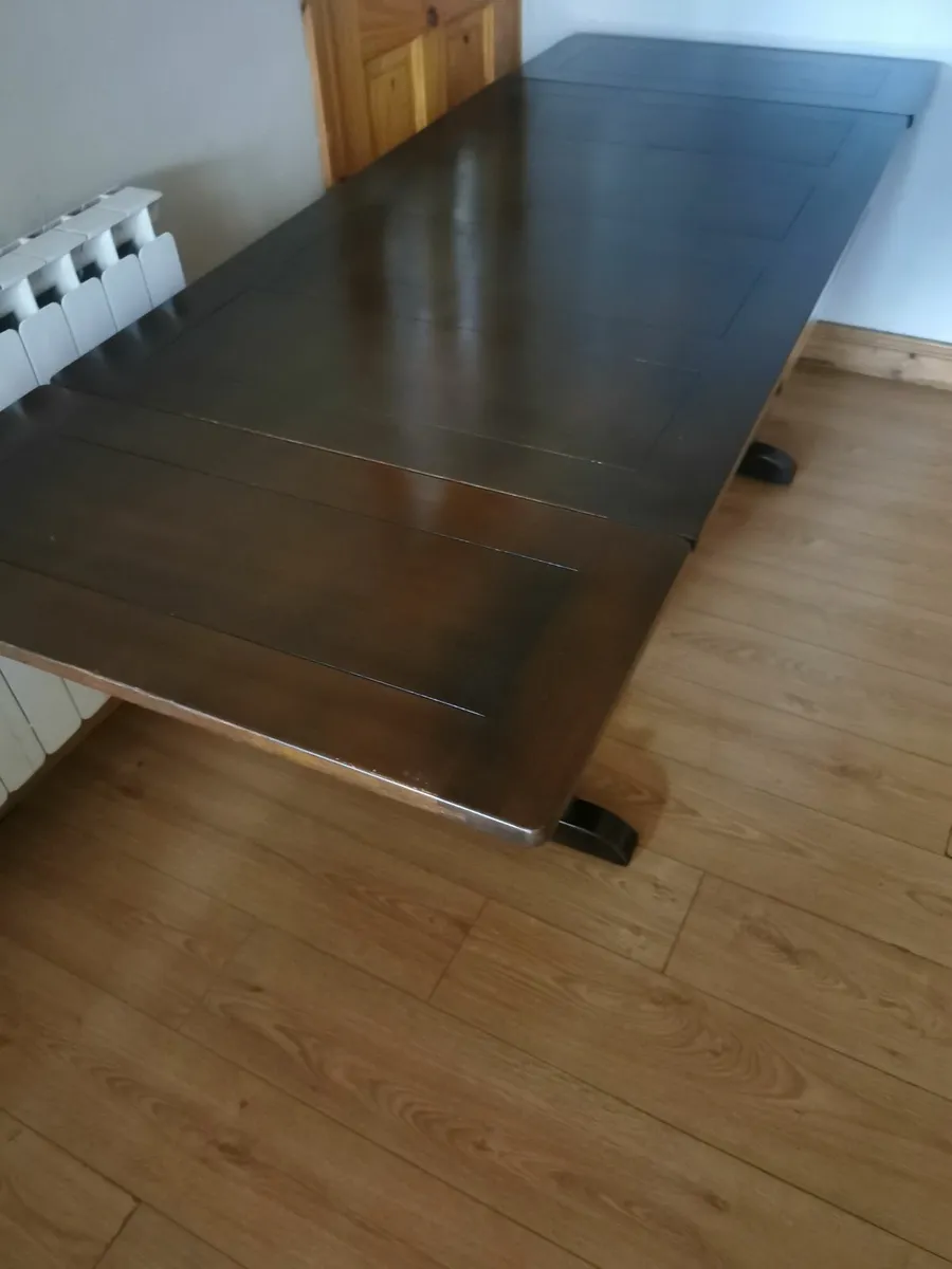 Oak Solid Quality Extendable dining table 6-8perso - Image 3