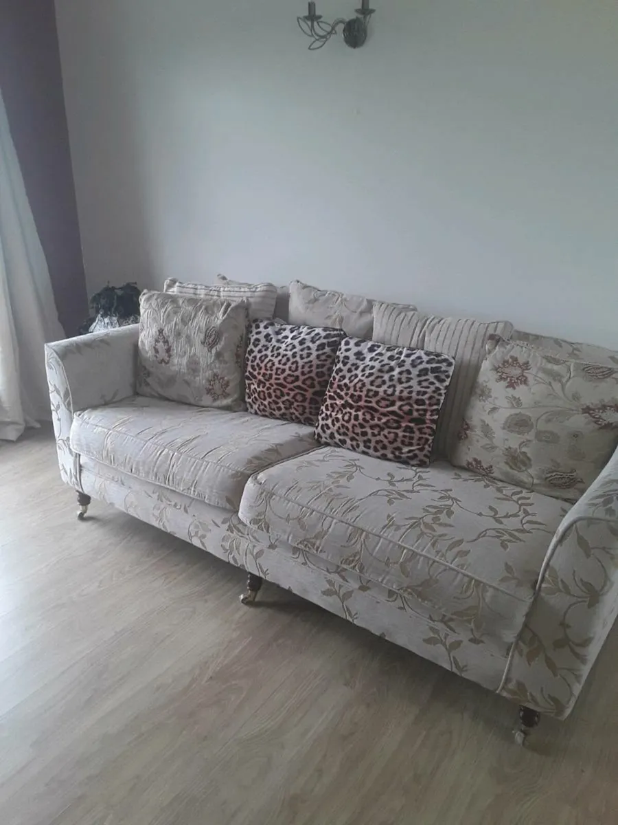 2 settes 5ft and 6ft top quality bargain 400e - Image 1