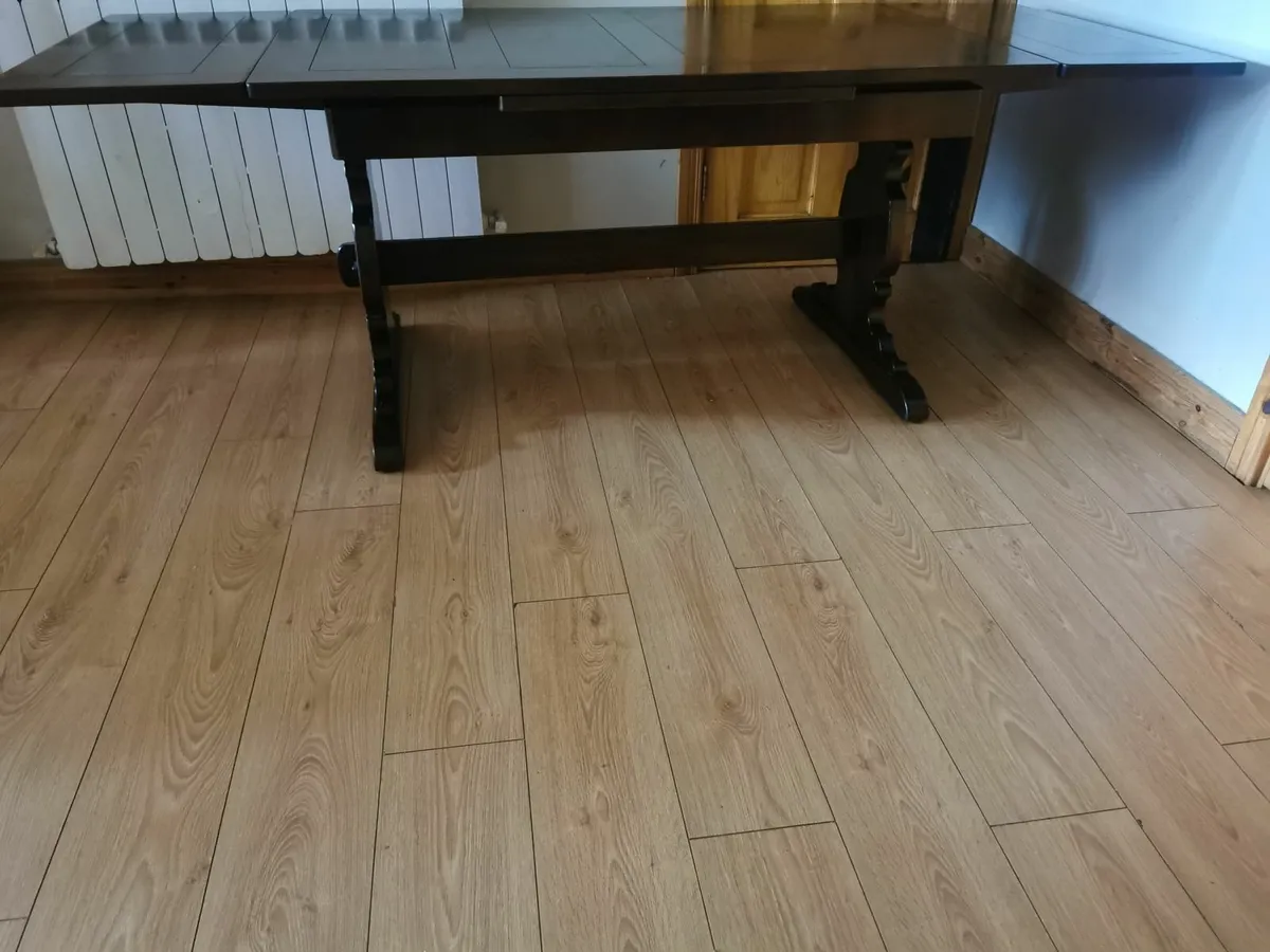 Oak Solid Quality Extendable dining table 6-8perso - Image 4