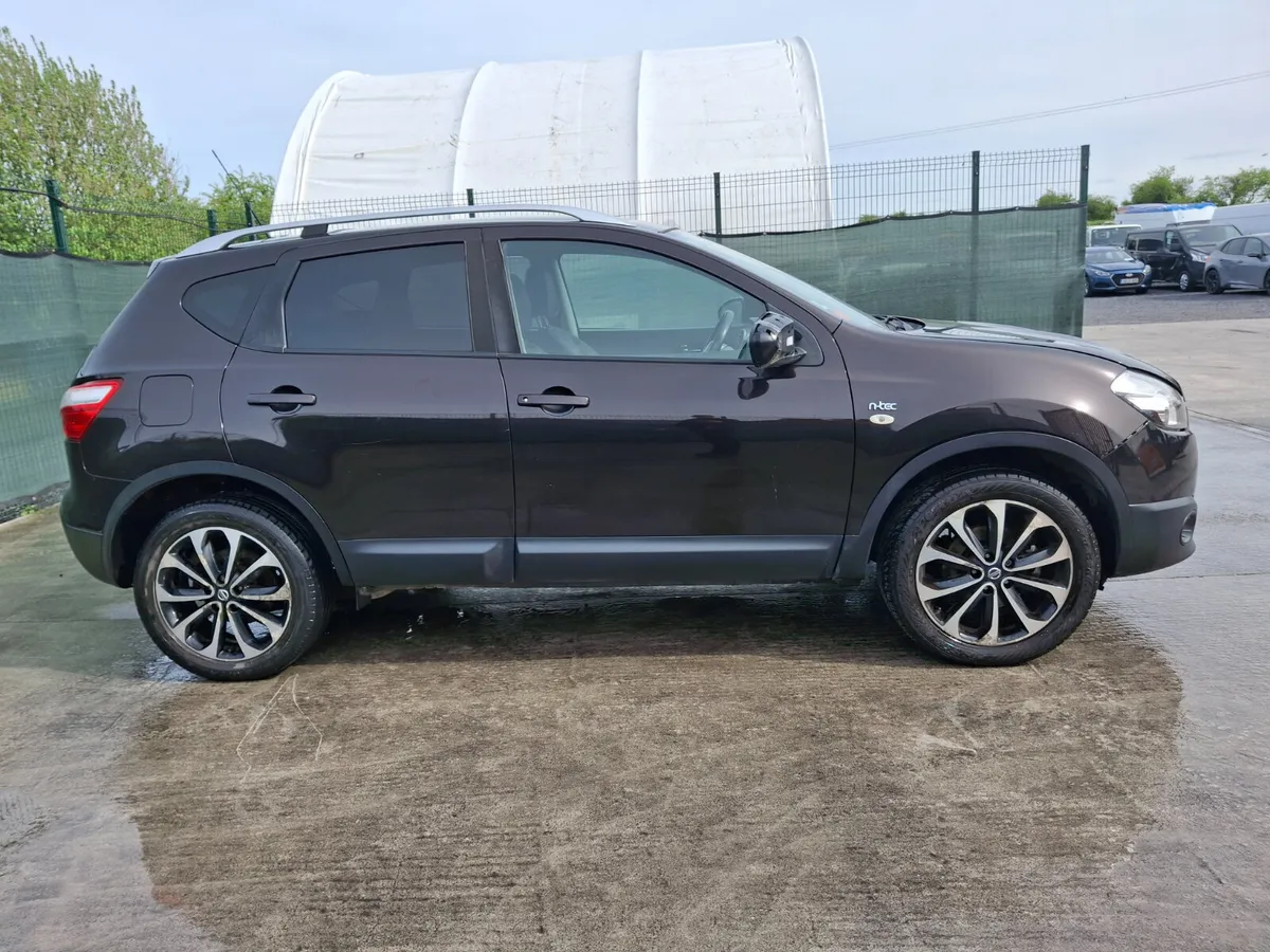 2011 Nissan Qashqai  light damage - Image 3