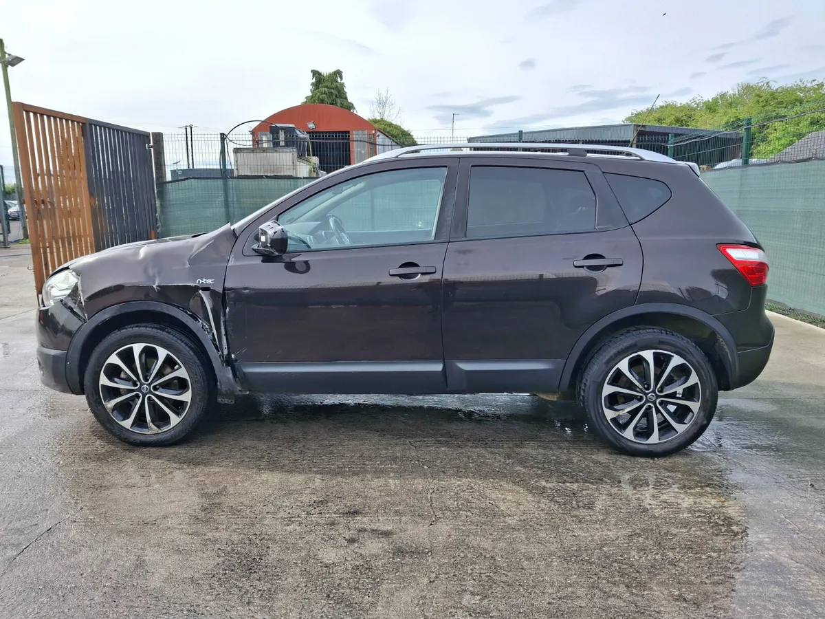 2011 Nissan Qashqai  light damage - Image 4