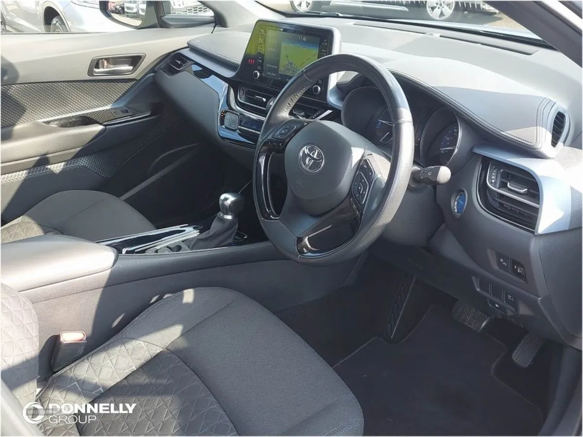 Toyota C-HR 1.8 Hybrid Design 5dr CVT - Image 3