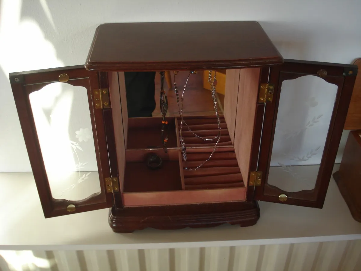 VINTAGE WOODEN JEWELERY BOXES. 2. - Image 2