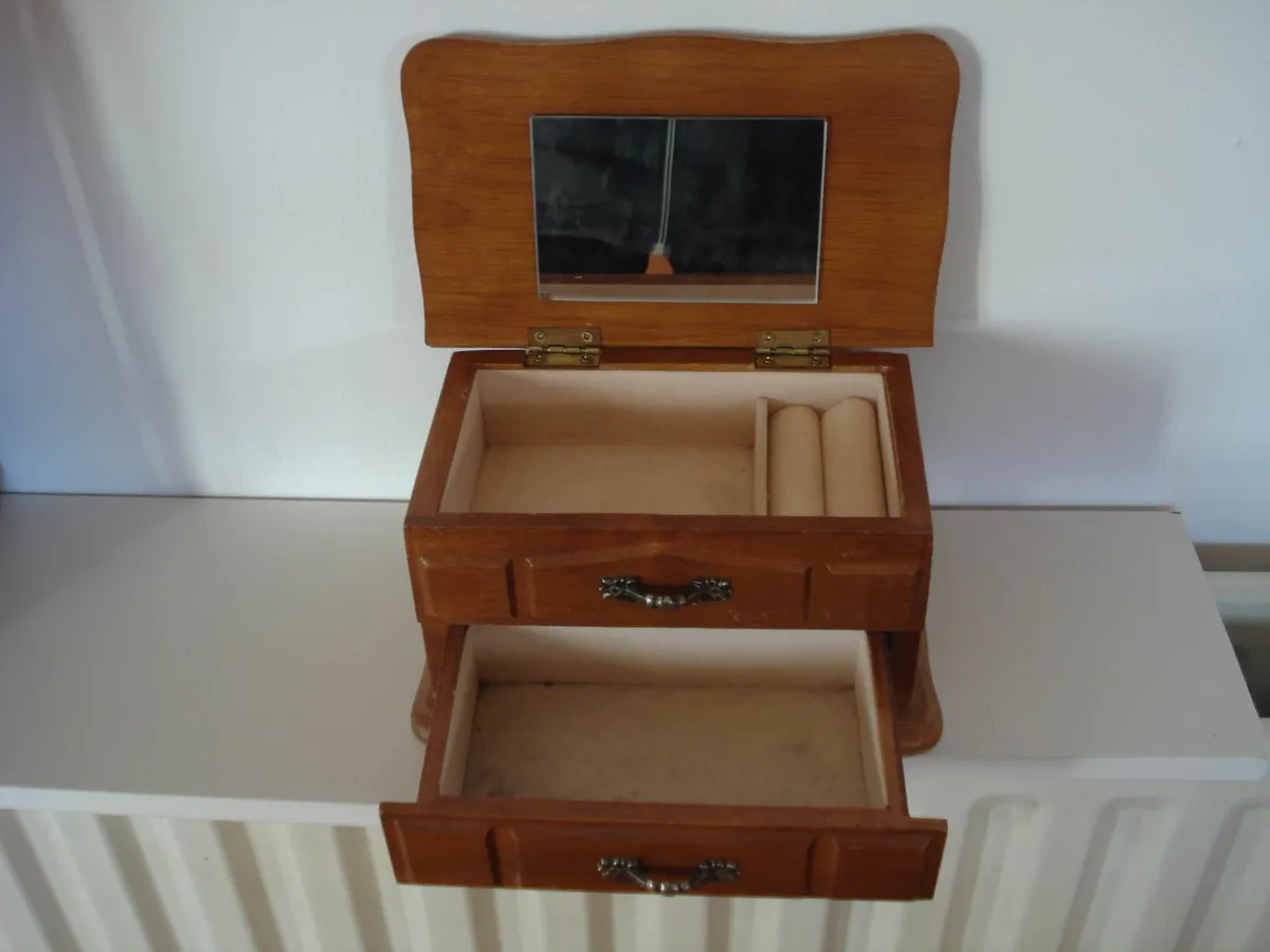 VINTAGE WOODEN JEWELERY BOXES. 2. - Image 3
