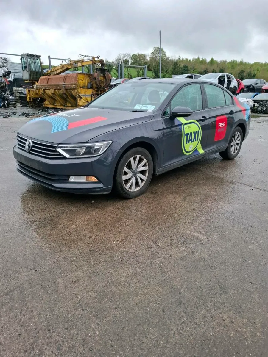 Vw passat 2016 1.6Tdi **FOR PARTS ** - Image 2