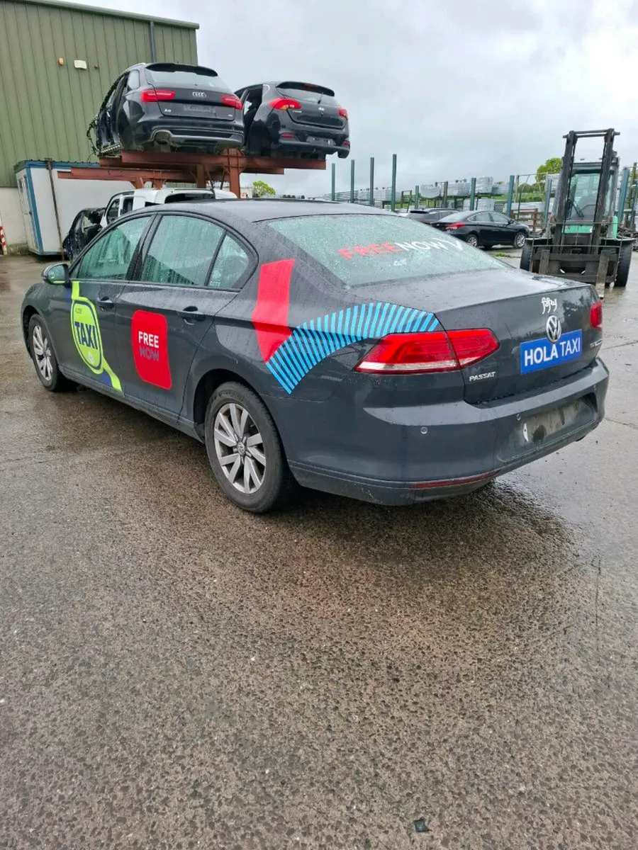 Vw passat 2016 1.6Tdi **FOR PARTS ** - Image 3