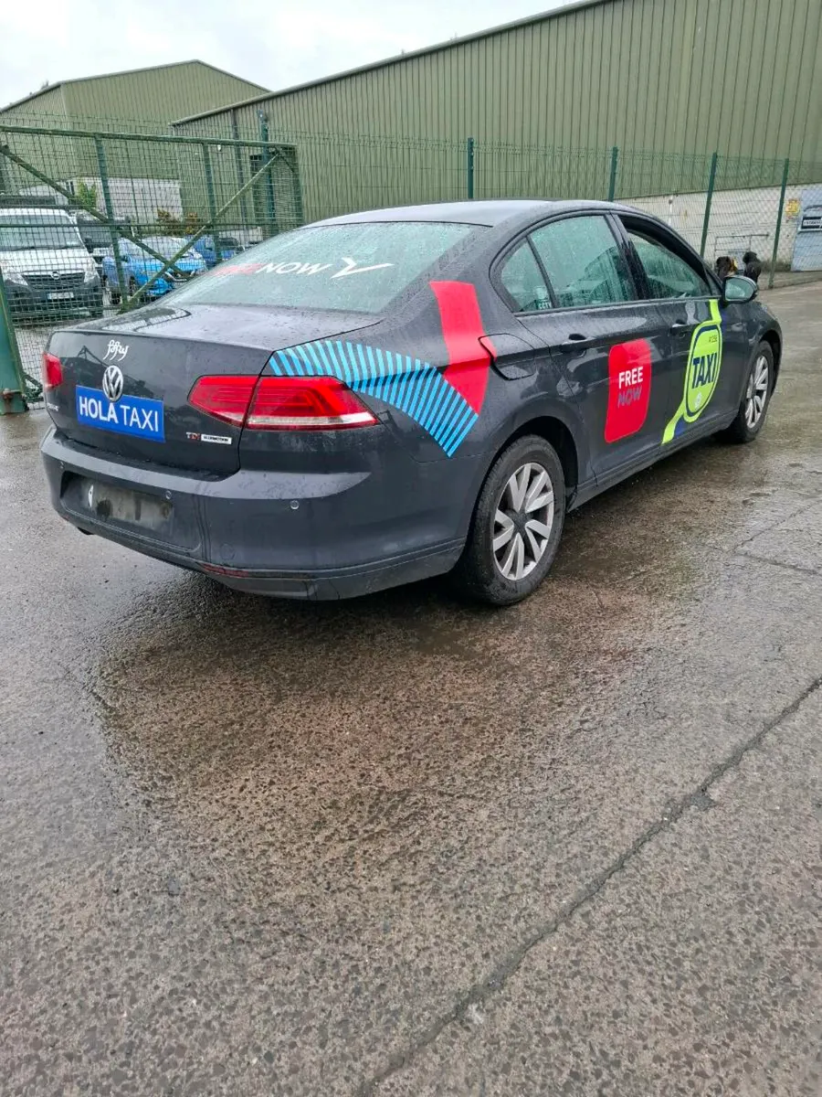 Vw passat 2016 1.6Tdi **FOR PARTS ** - Image 4
