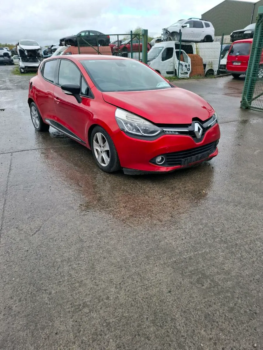 Renault clio 2014 1.2 ptl **FOR PARTS* - Image 1