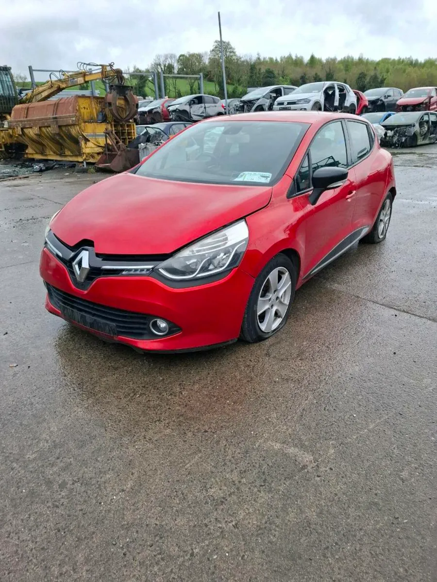 Renault clio 2014 1.2 ptl **FOR PARTS* - Image 2