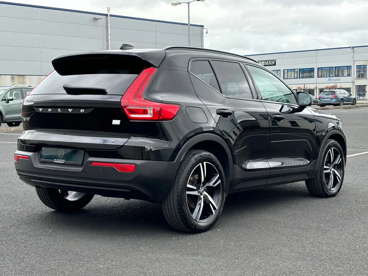 2021 Volvo XC40 R Design T4 1.5 Recharge - Image 2
