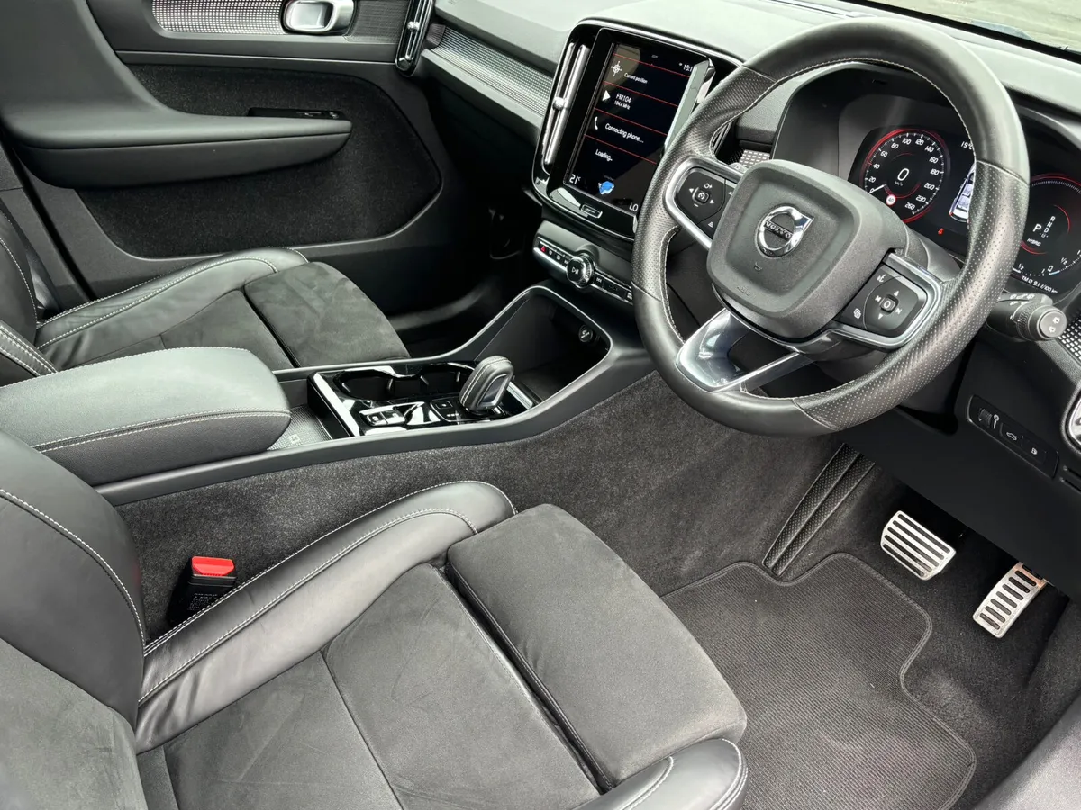 2021 Volvo XC40 R Design T4 1.5 Recharge - Image 2
