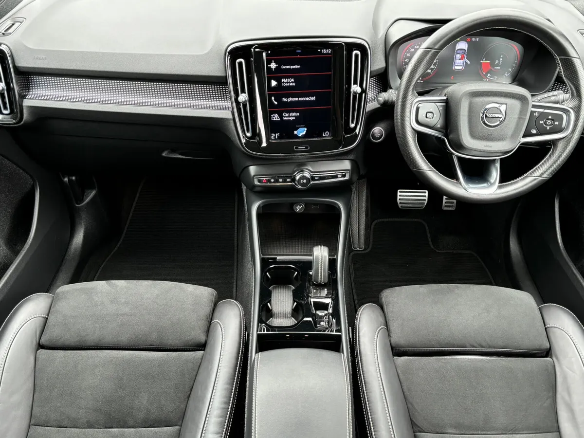 2021 Volvo XC40 R Design T4 1.5 Recharge - Image 4