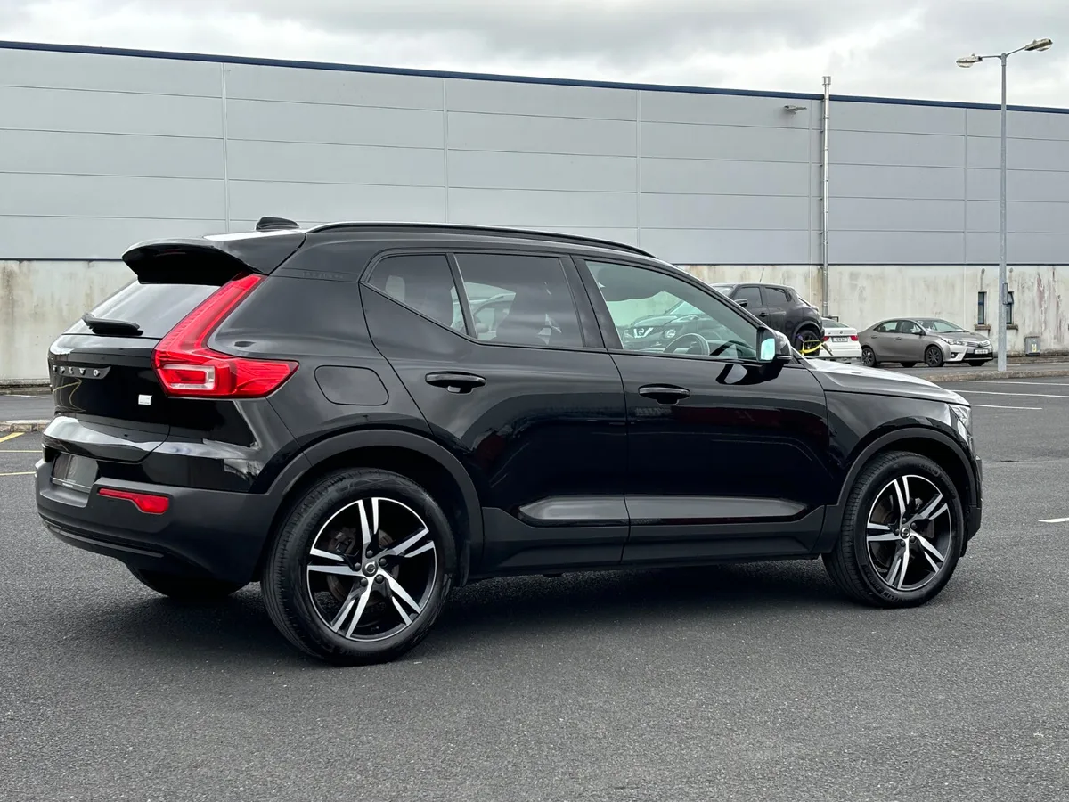2021 Volvo XC40 R Design T4 1.5 Recharge - Image 3
