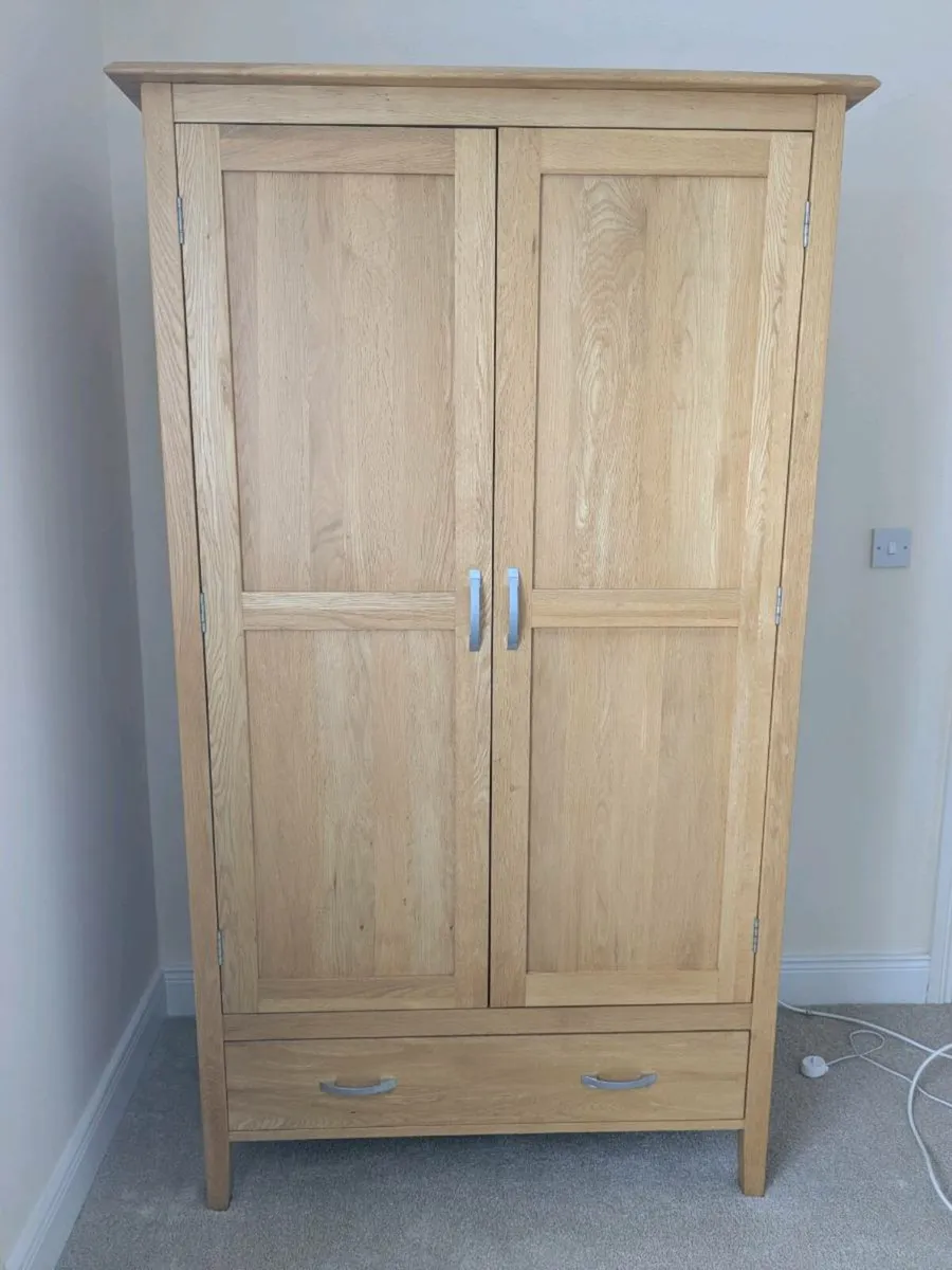 Solid oak bedroom furniture set - Image 1