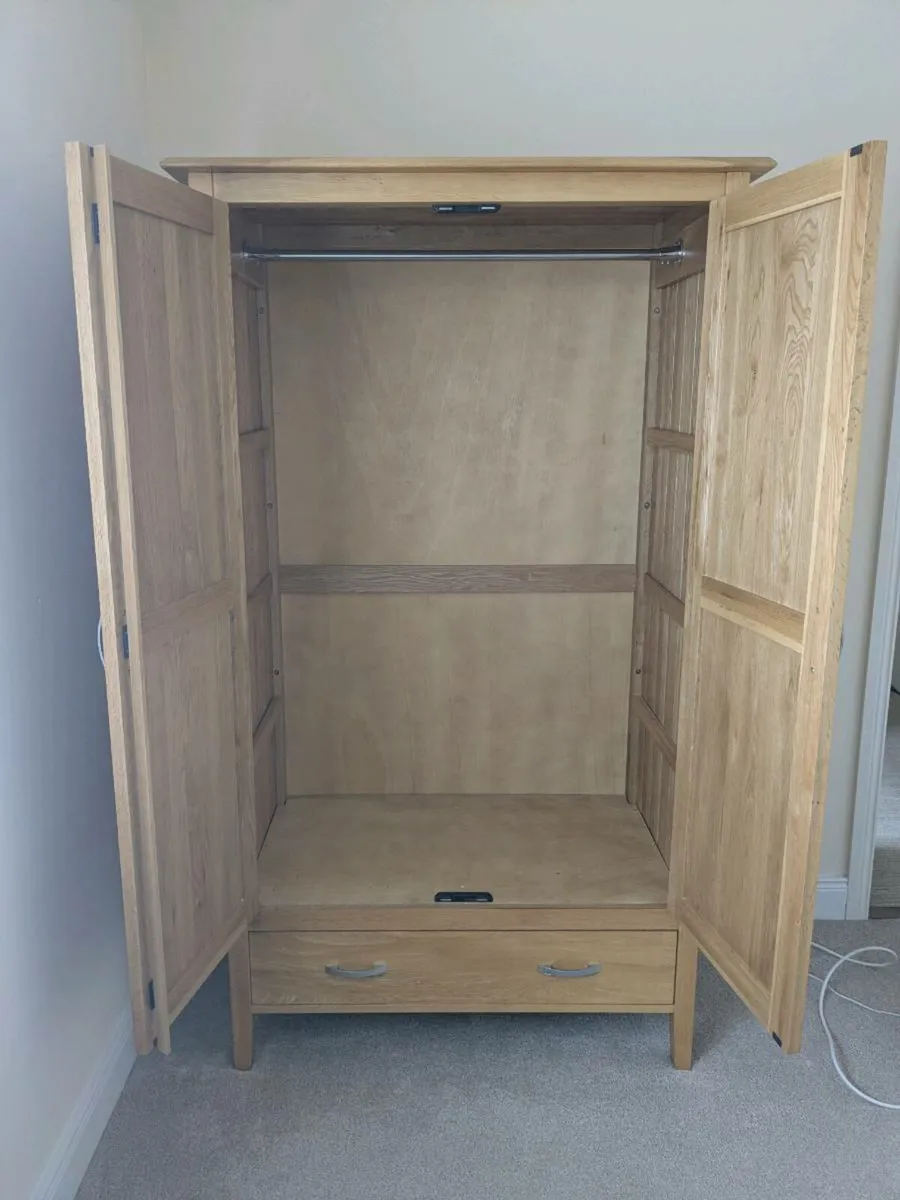 Solid oak bedroom furniture set - Image 3