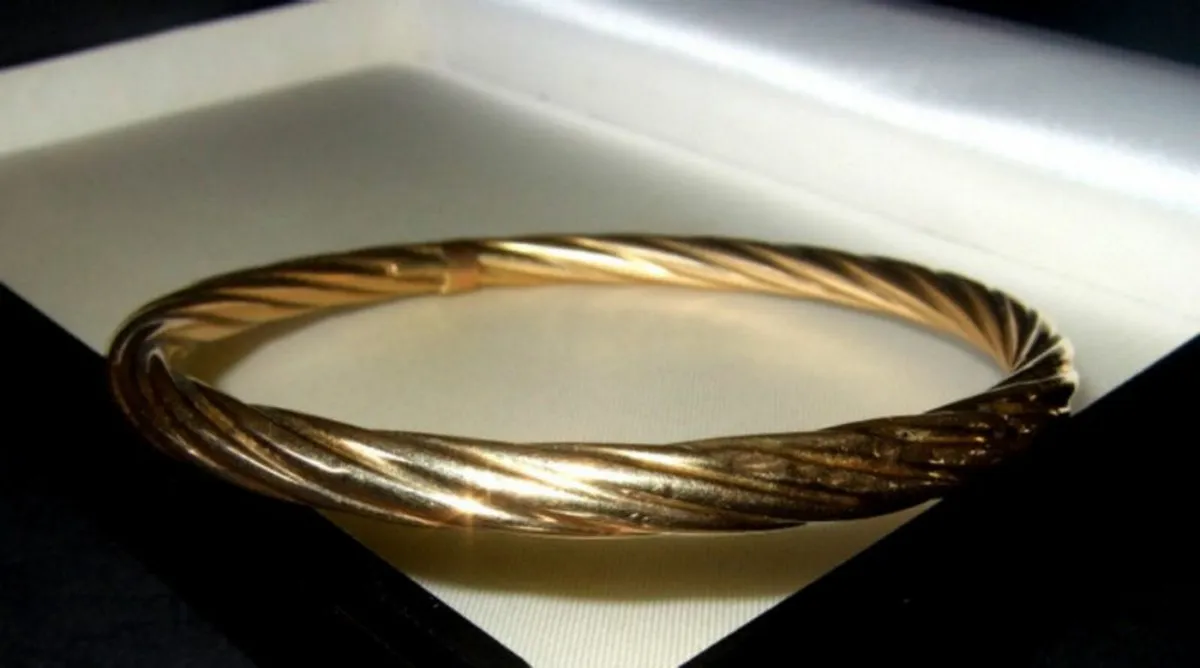 Vintage Hallmarked 9ct Gold Cable Bangle - Image 1