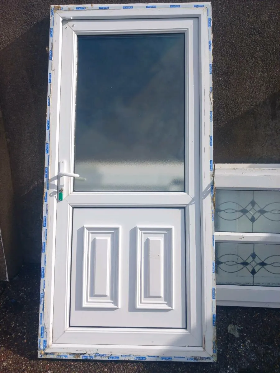 Pvc door 🚪 and frame two keys - Image 1