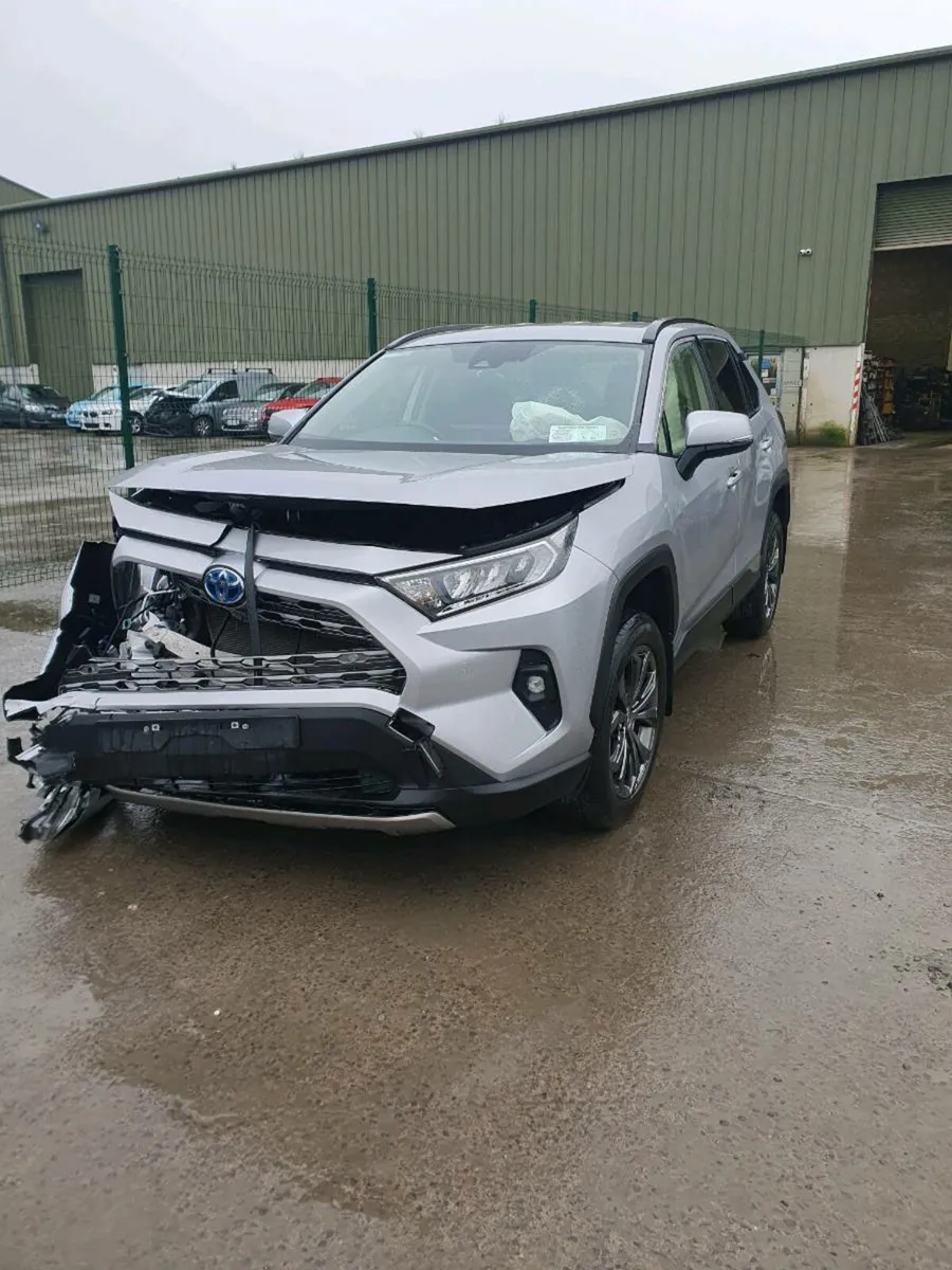 Toyota Rav 4 2022 2.5 Hybrid **FOR PARTS** - Image 2