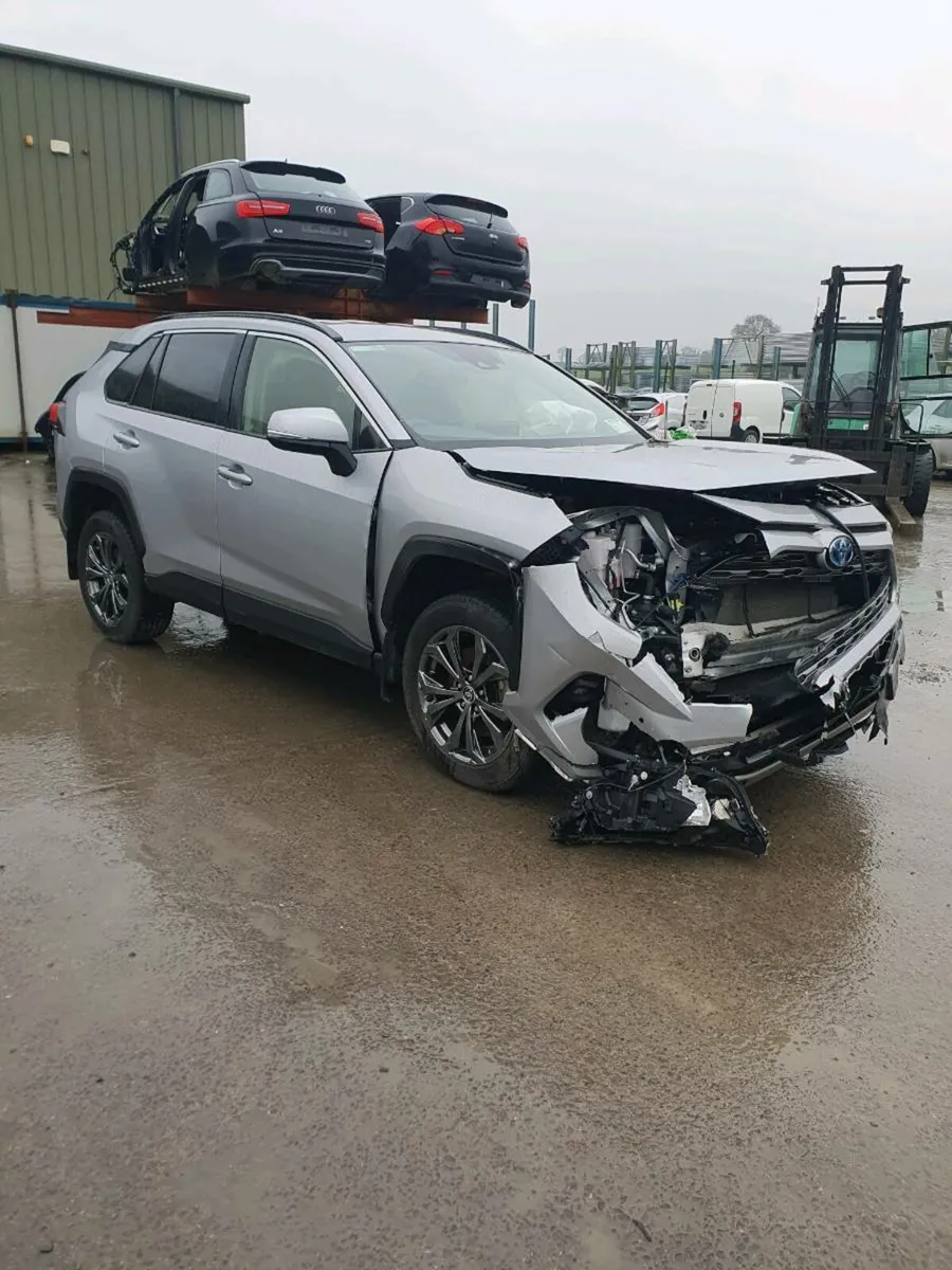 Toyota Rav 4 2022 2.5 Hybrid **FOR PARTS** - Image 3