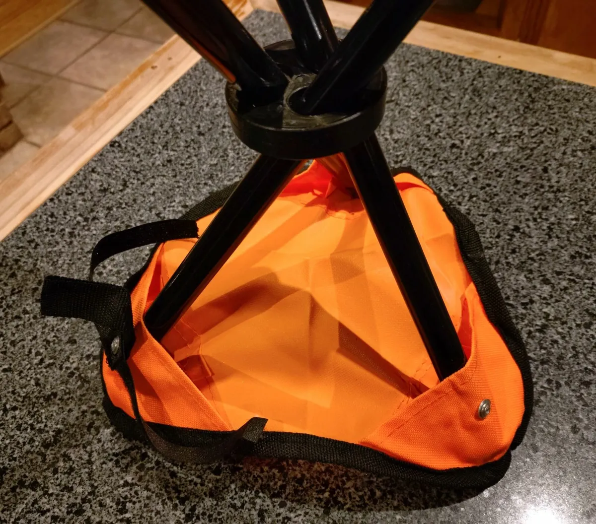 SMALL FOLDABLE ORANGE/BLACK 3 LEGGED STOOL/CHAIR. - Image 3
