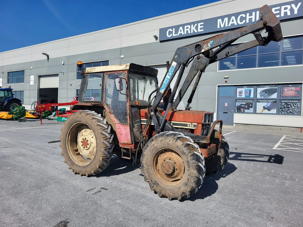 Case International 585 with Quicke 2300 loader - Image 1