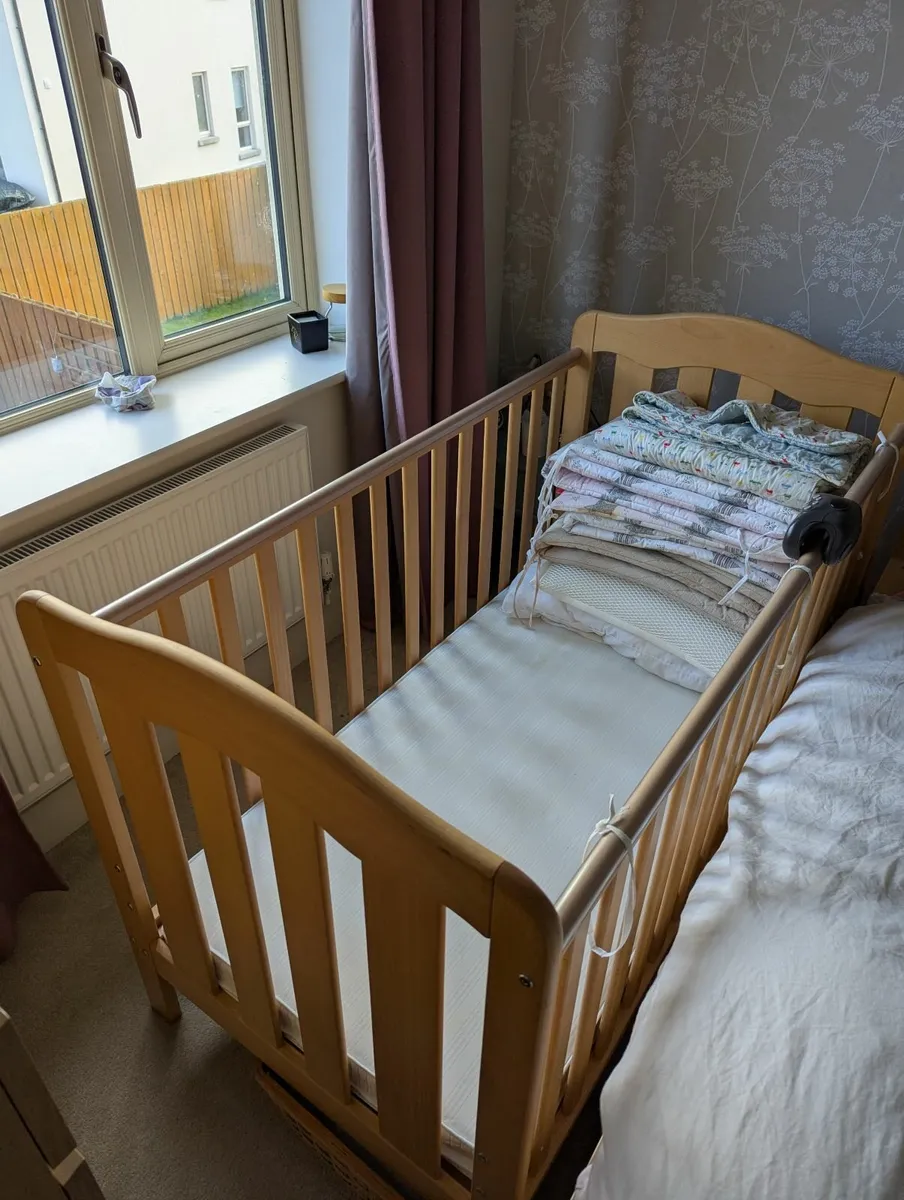 High Quality Mamas& Papas Bed/Cot in great conditi - Image 1