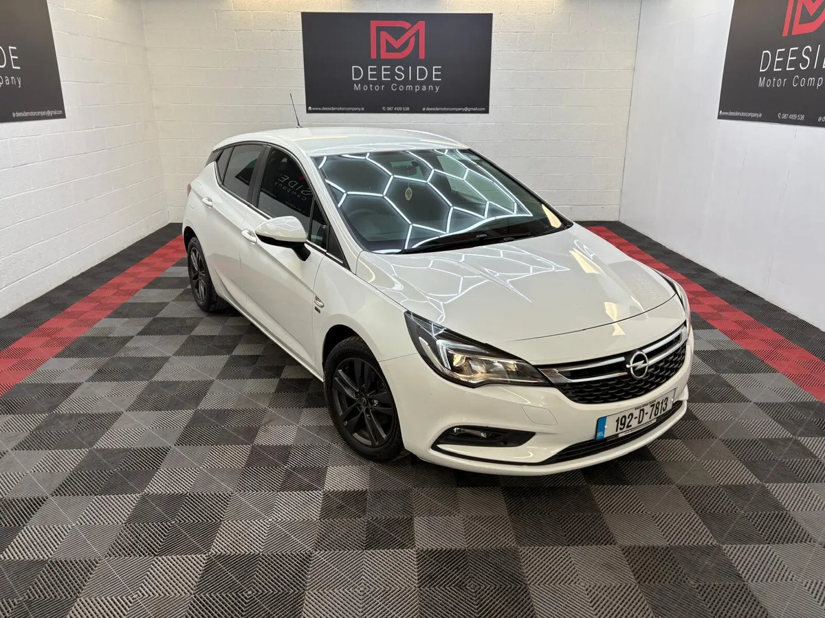 Opel Astra 1.6 CDTI 120 Year Edition 2019 - Image 1