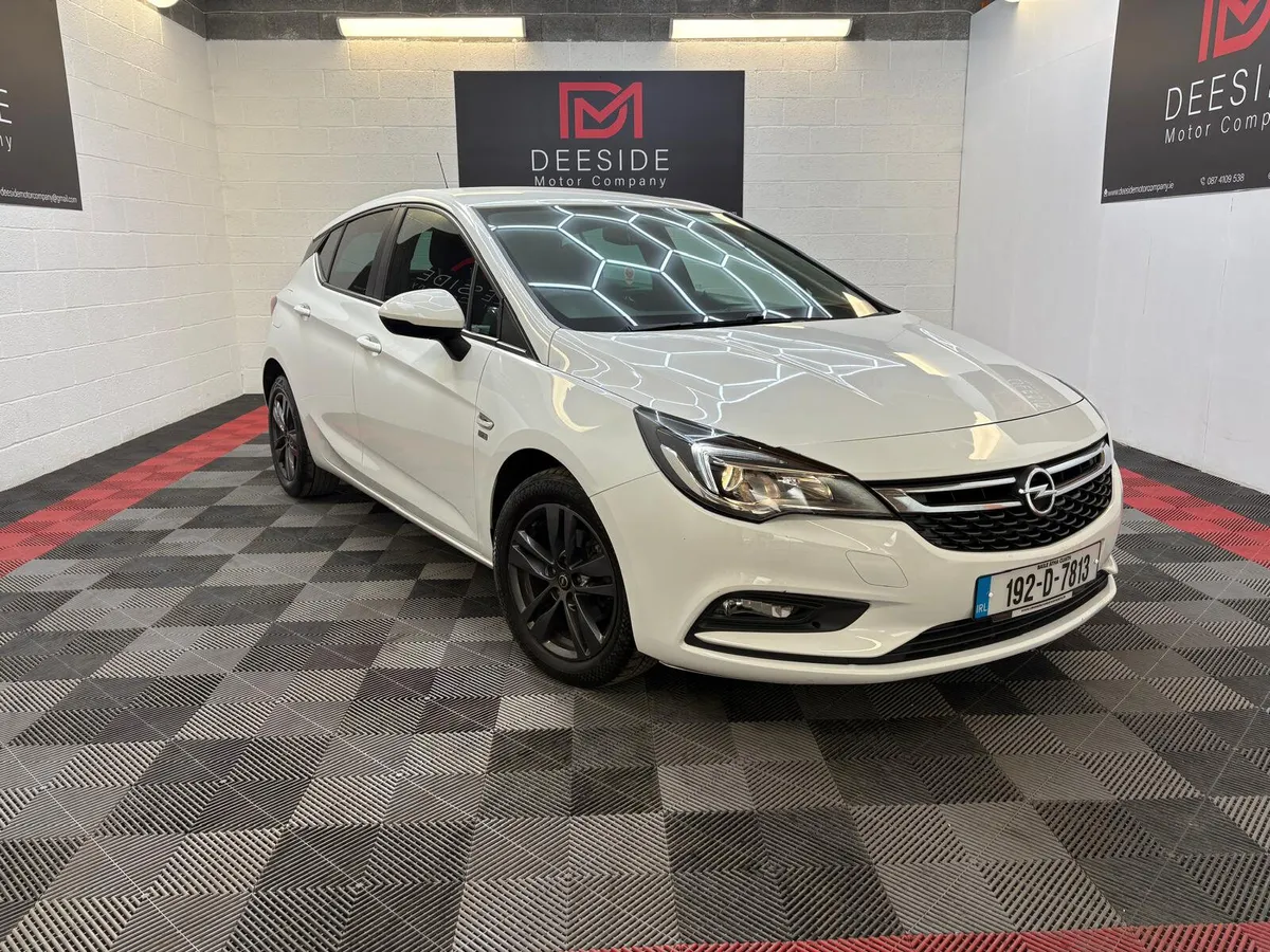 Opel Astra 1.6 CDTI 120 Year Edition 2019 - Image 2