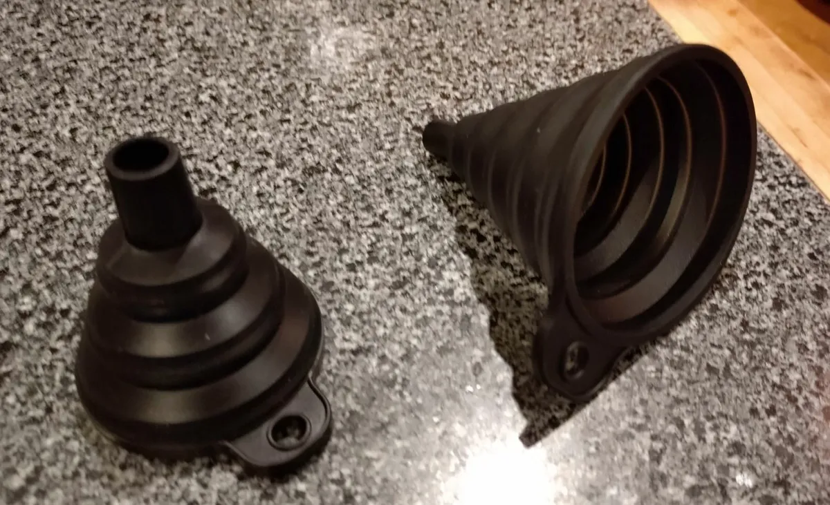 1 SMALL RUBBER FUNNEL (BRAND NEW). - Image 3