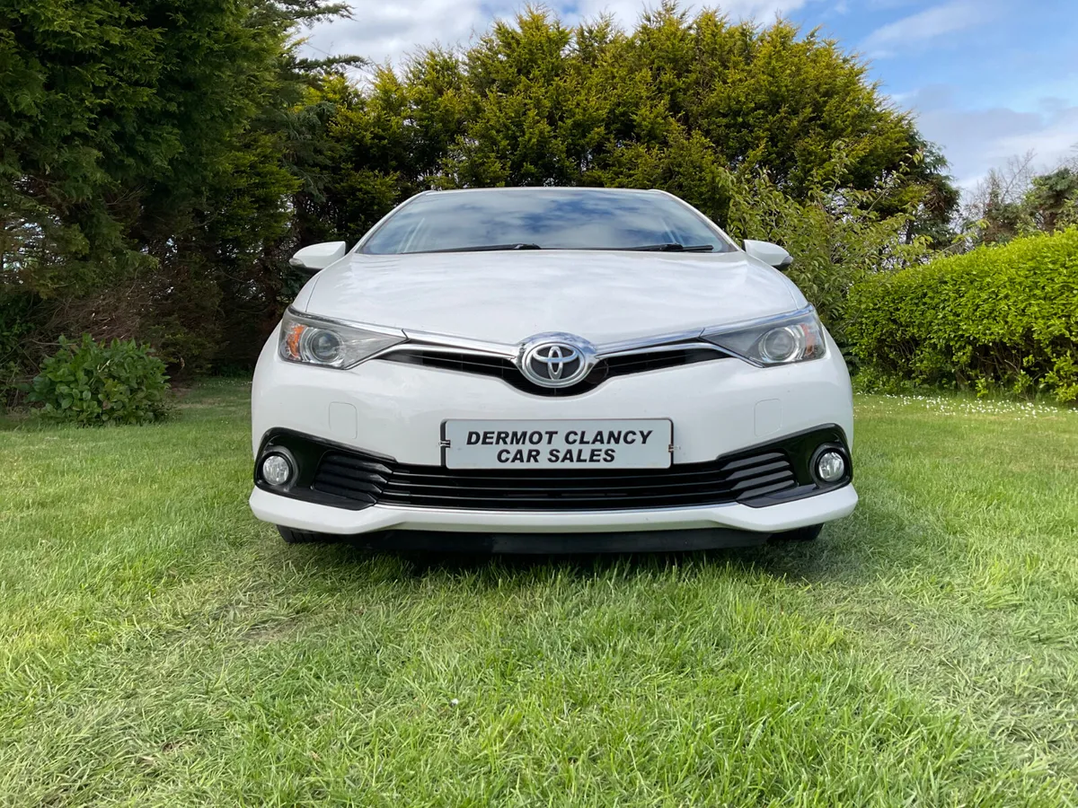 2016 Toyota Auris 1.4 D4D Business Edition - Image 3