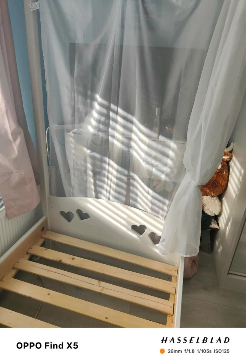 Single four poster bed - Image 3