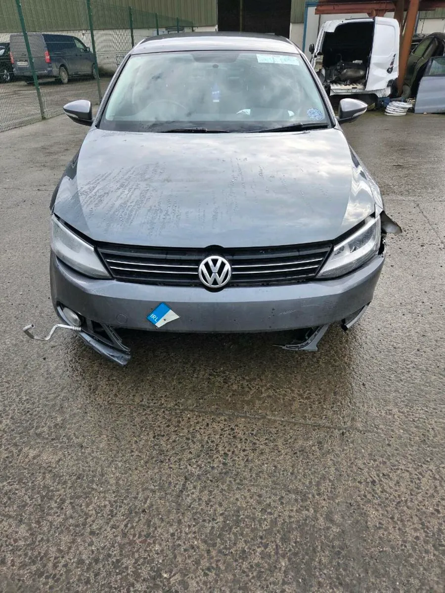 Vw Jetta 2014 1.6TDI **FOR PARTS** - Image 2