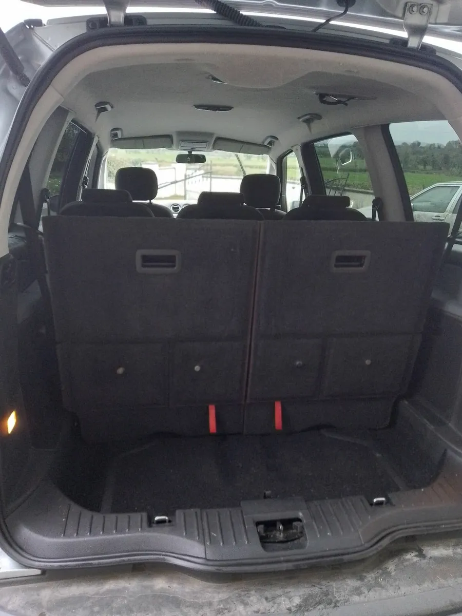 Ford Galaxy 2010 - Image 4
