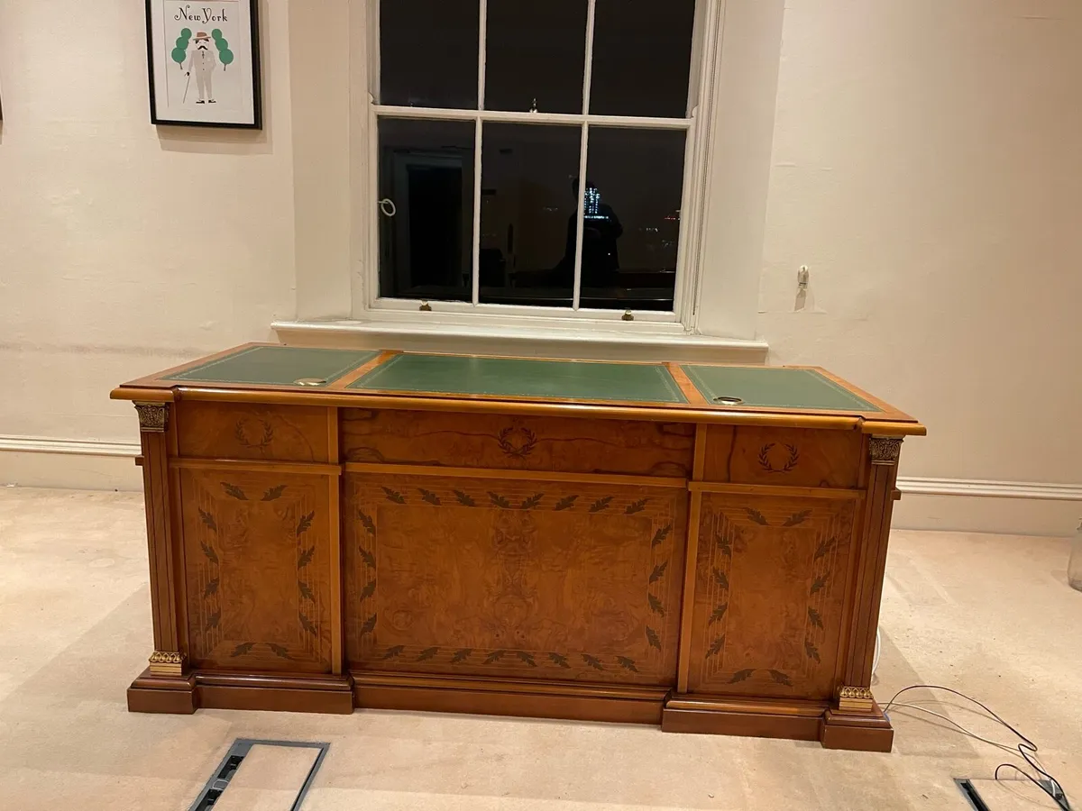 Stunning partners desk - Image 1