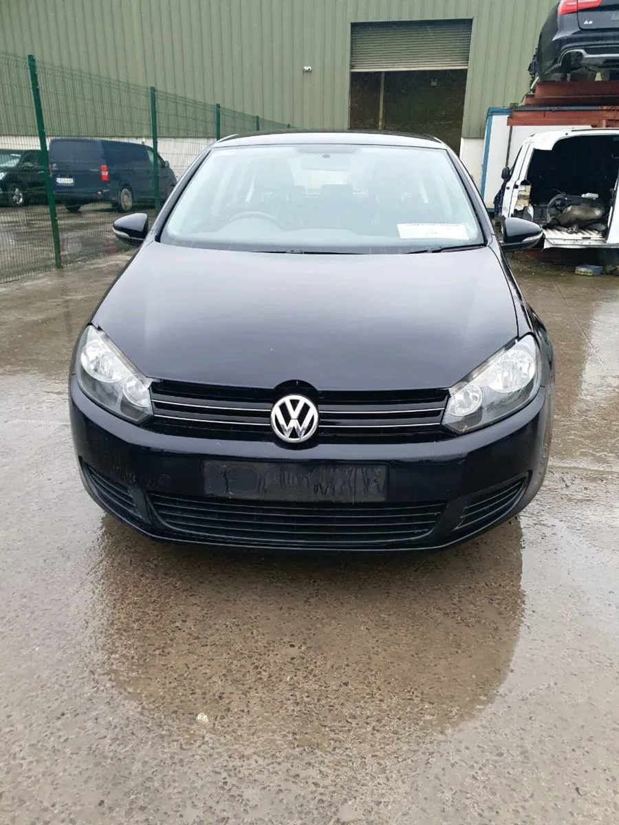 Vw golf 2011 1.6Tdi **FOR PARTS** - Image 2