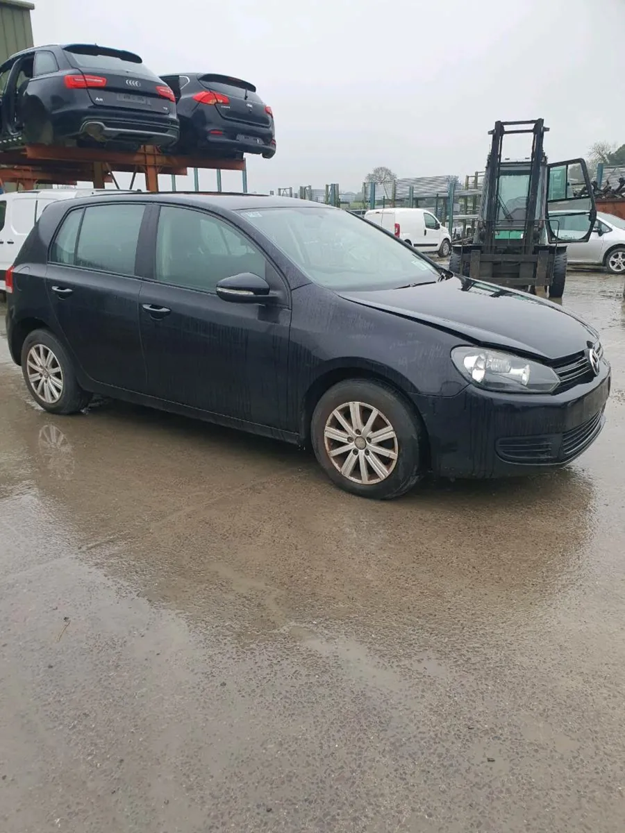 Vw golf 2011 1.6Tdi **FOR PARTS** - Image 3