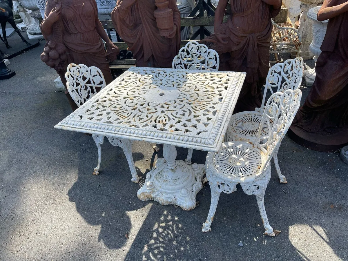 Cast iron table 4 chairs - Image 1