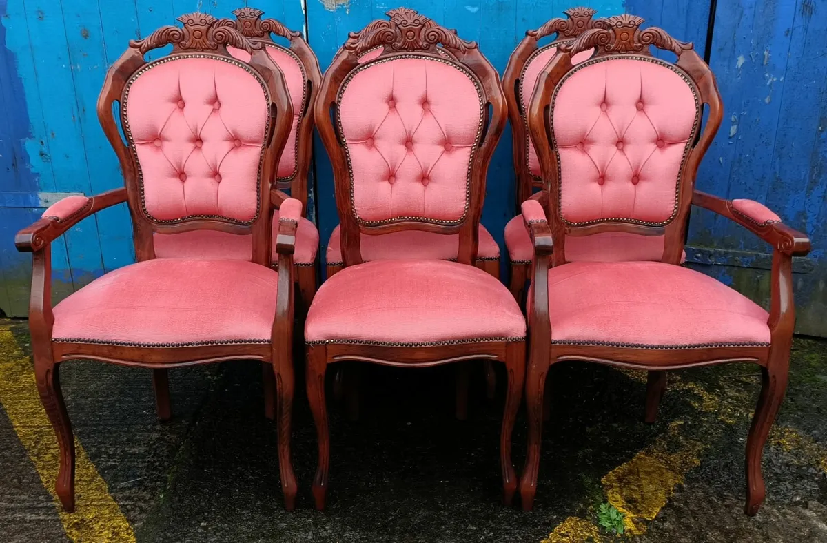 Set of 6 Italian Style Buttonback Chairs - Image 1