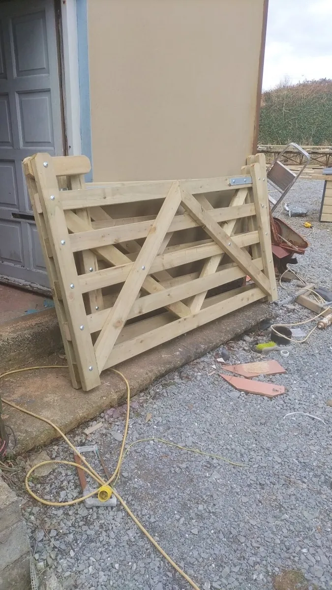 Entrance gates - Image 2