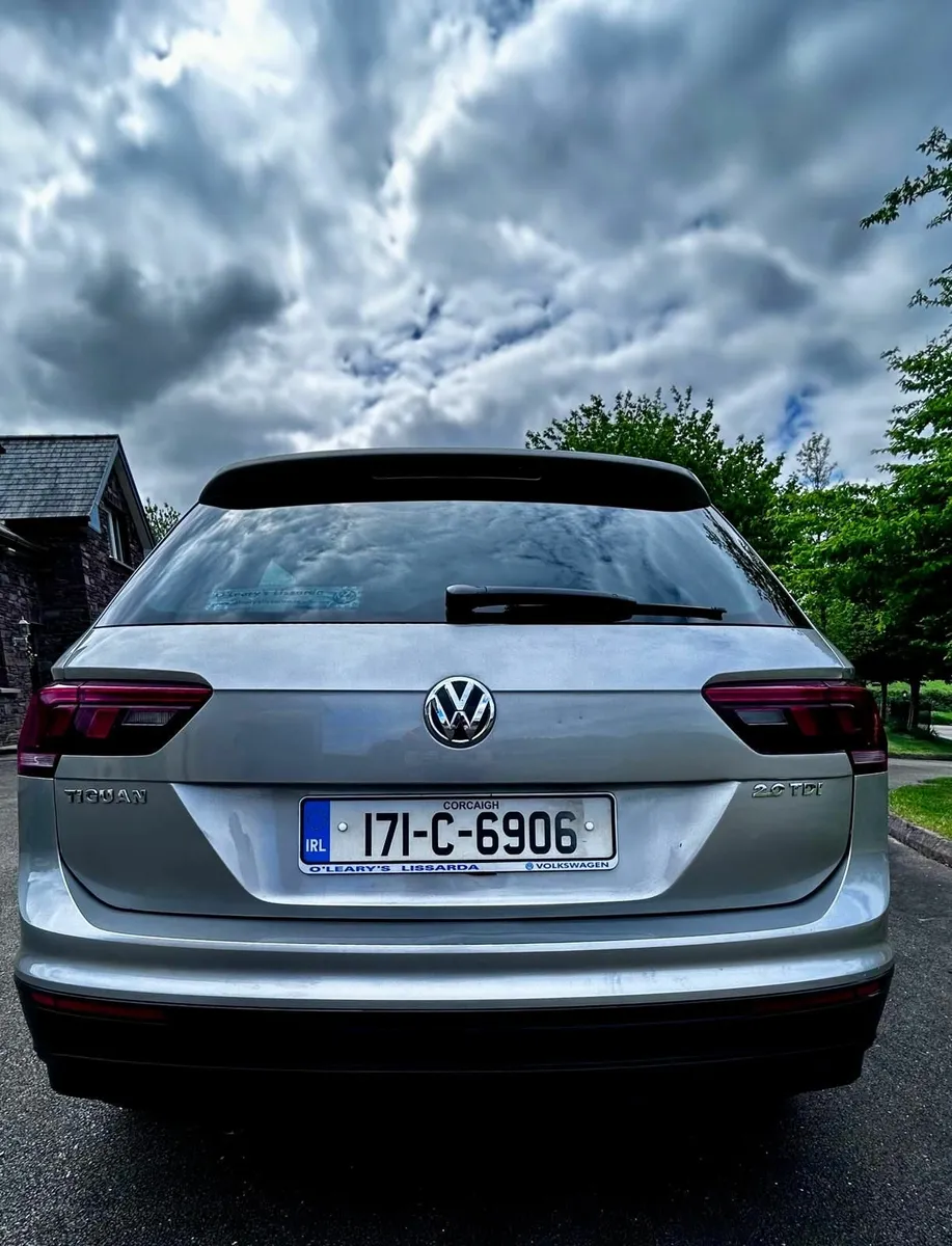 2017 (171) Volkswagen Tiguan - Image 2