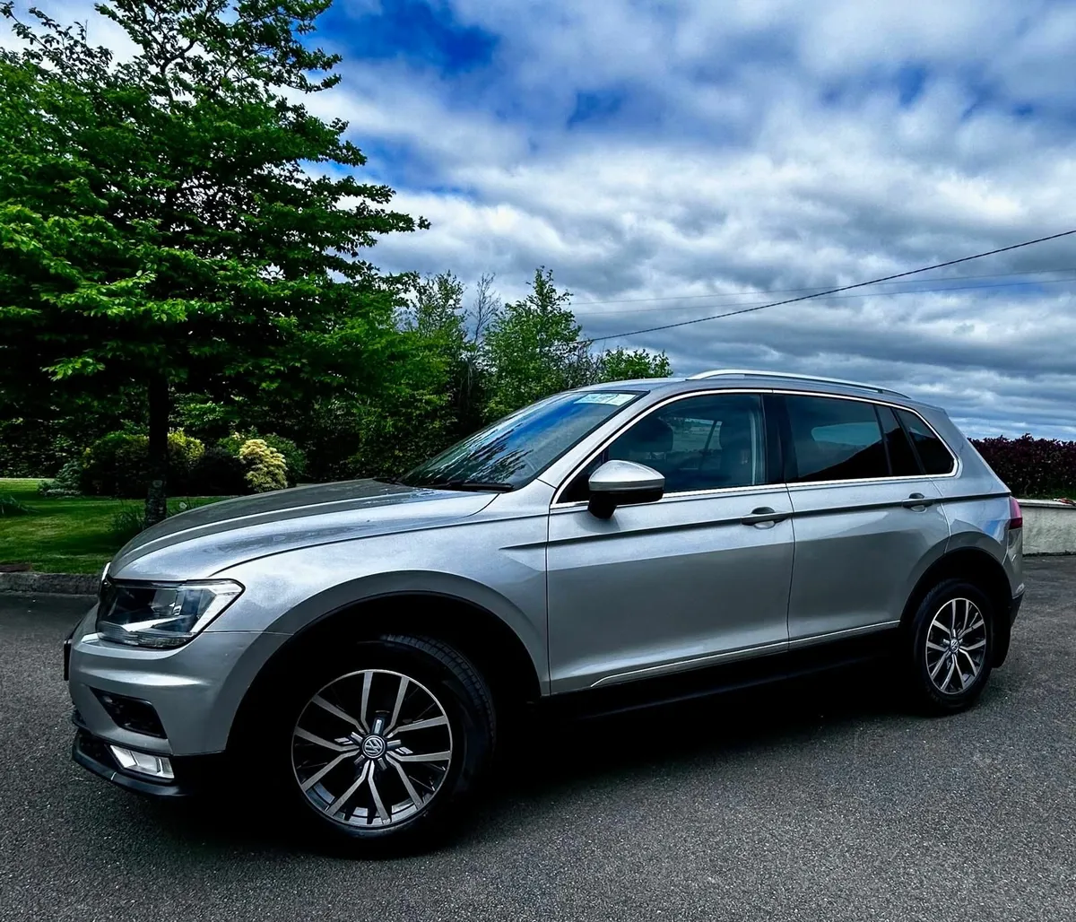 2017 (171) Volkswagen Tiguan - Image 3