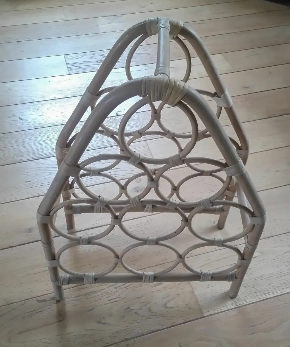RATTAN/WOODEN WINE BOTTLE HOLDER. - Image 2