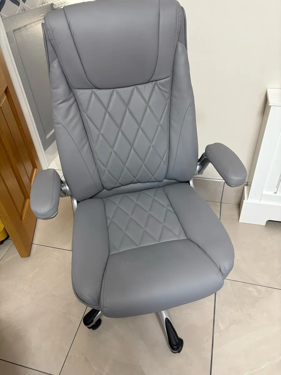 Office chair - Image 1