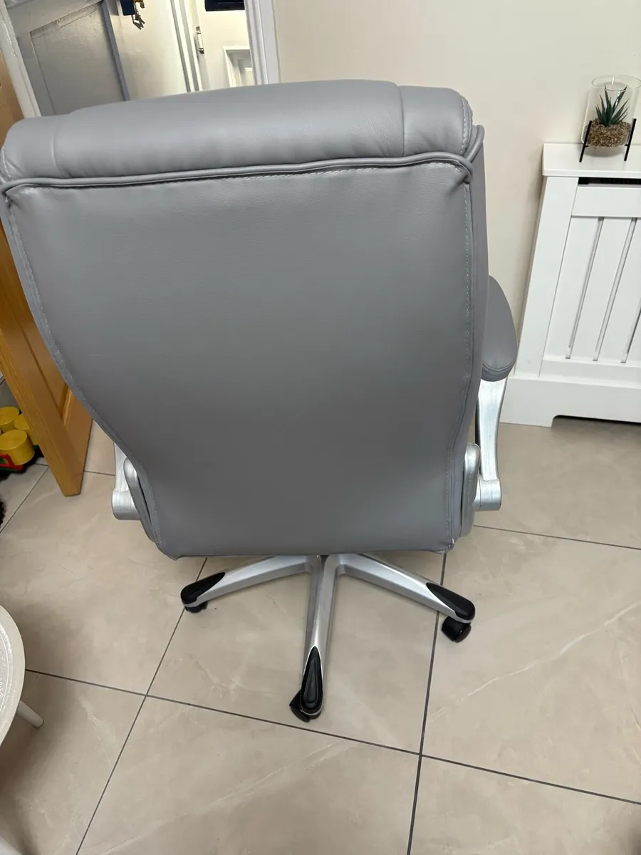 Office chair - Image 2