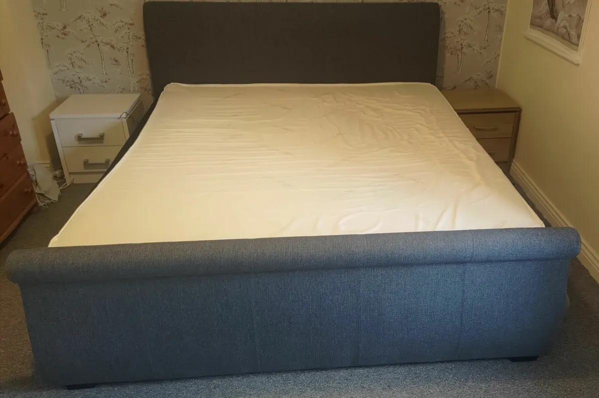 Super king size bed with 2 drawers and mattress - Image 1