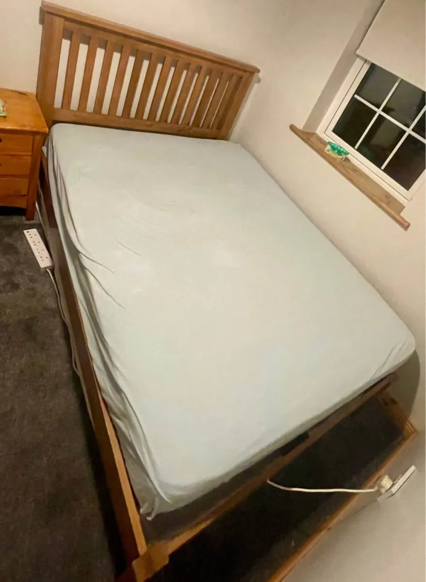 Double bed - Image 1